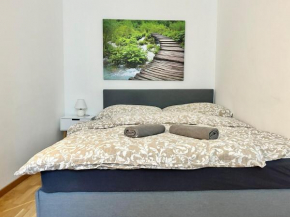 Calm & Sunny Apartment with Free Parking